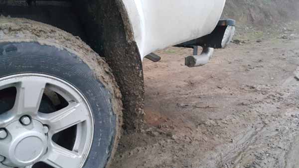 شست وشوی گل و لای لاستیک خودرو با کارواش بخار